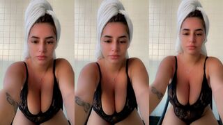 Julia Lopes flaunts her massive tits and onlyFans Leaks love it!