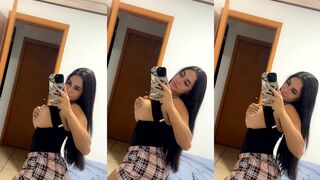 Julia Lopes gets her massive tits out for Onlyfans' Leaks