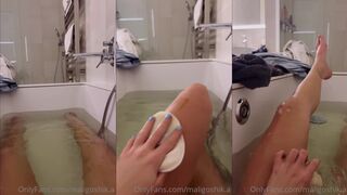 Maligoshik gets down & dirty with Onlyfans in a steamy threesome