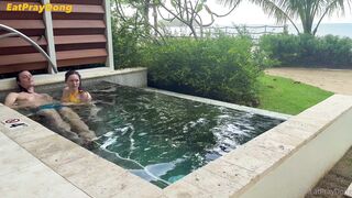 EatPrayDong leaked video: Onlyfans gets her tight pussy eaten by Sextapes